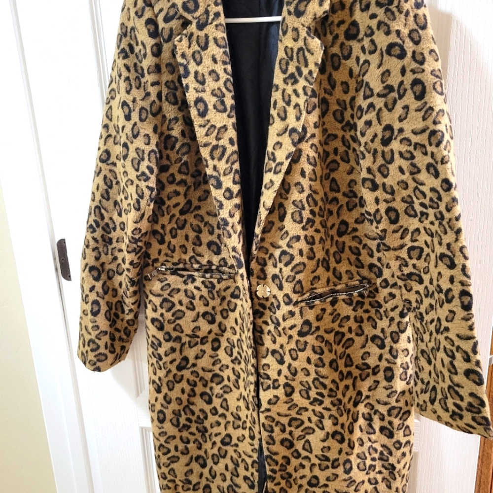 Kendall & Kylie Jenner Cheetah/Leopard Print Overcoat